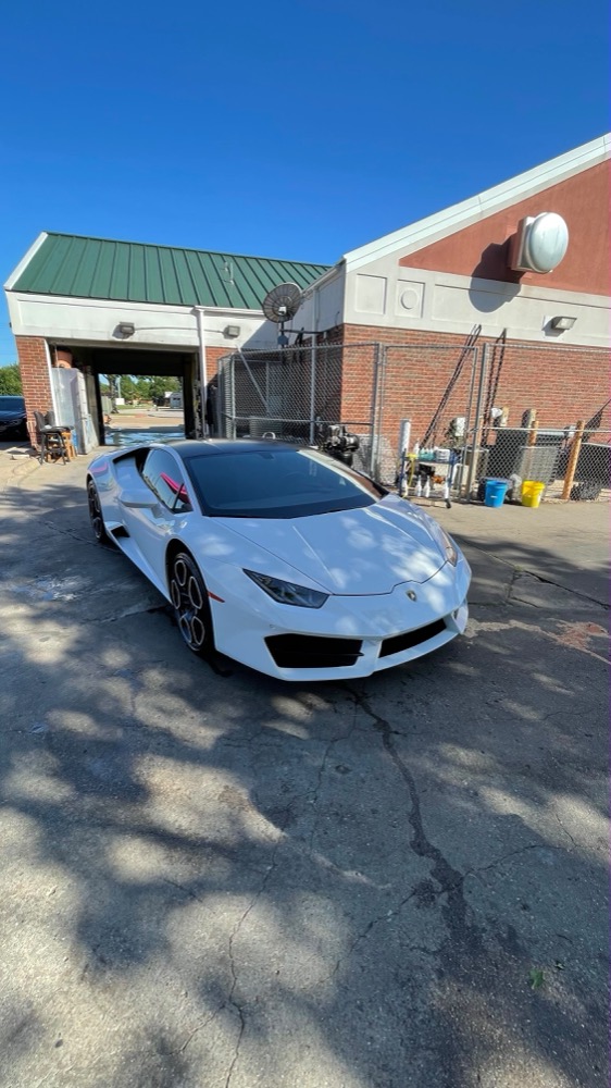 Magic Bubbles Hand Car Wash showcase — Lamborghini Huracán